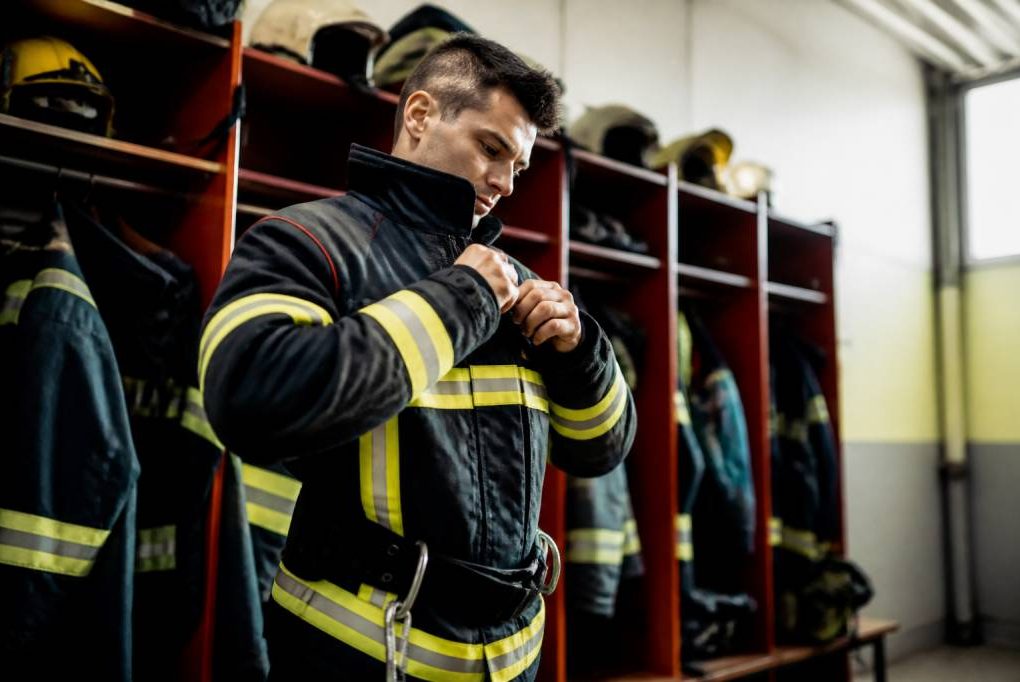 Tenue pompier officiel : guide pour choisir un équipement conforme et durable